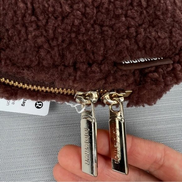 RARE! NEW Lululemon Everywhere Belt Bag *FLEECE Large 2L - Brown Earth/Gold - Picture 9 of 10